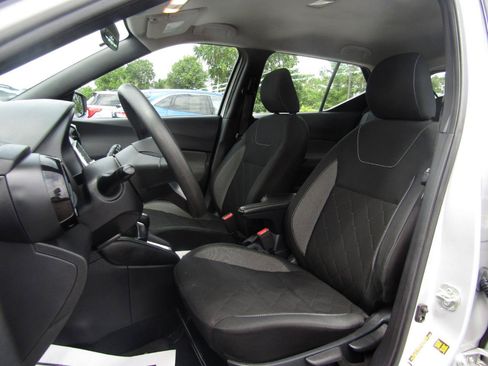 Used 2020 Nissan Kicks SV FWD image 12