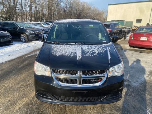 Used 2016 Dodge Grand Caravan SE image 3