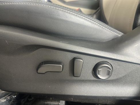 Used 2023 Subaru Forester Limited AWD/4WD image 6