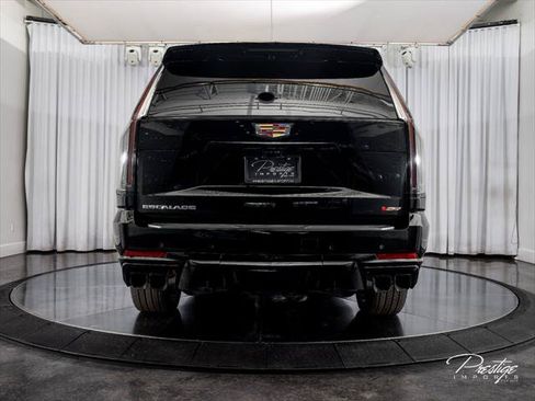Used 2025 Cadillac Escalade ESV V AWD/4WD image 10