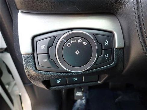 Used 2019 Ford Explorer Platinum image 18