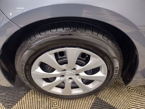 Used 2023 Toyota Corolla LE image 5