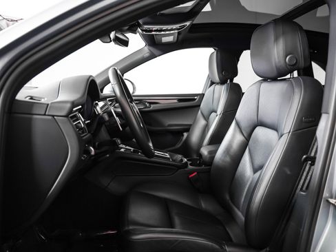 Certified 2022 Porsche Macan w/ Premium Package Plus image 5