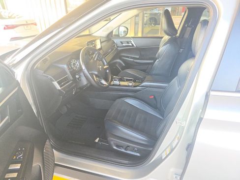 Used 2025 Mitsubishi Outlander SE AWD/4WD image 4