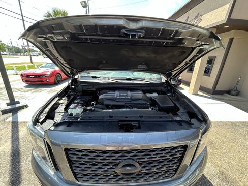Used 2018 Nissan Titan SV w/ SV Convenience Package RWD image 9