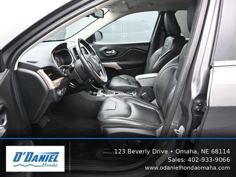 Used 2018 Jeep Cherokee Limited image 24