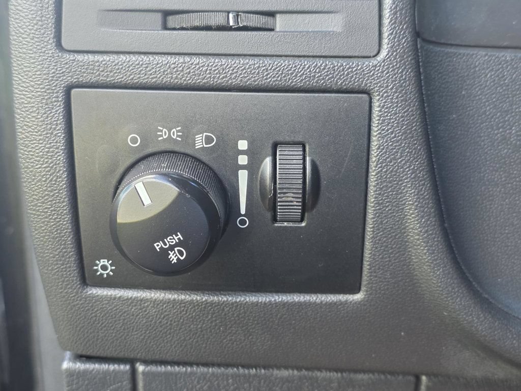 Used 2009 Dodge Challenger R/T RWD image 16