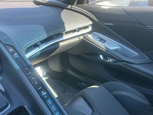 Used 2022 Chevrolet Corvette Stingray Coupe w/ Z51 Performance Package RWD image 22