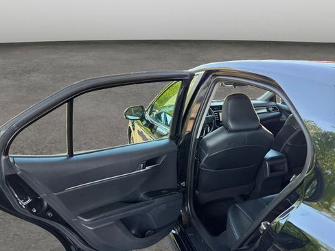 Used 2020 Toyota Camry SE FWD image 14