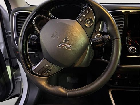 Used 2020 Mitsubishi Outlander SEL image 12