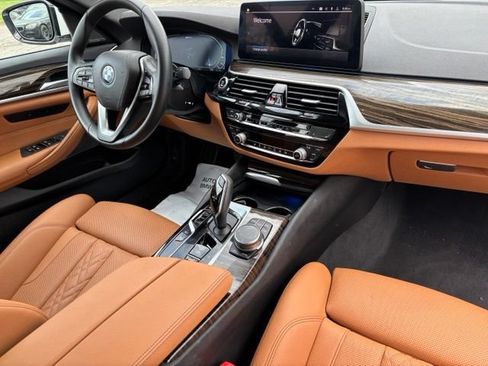 Used 2023 BMW 530e w/ Premium Package RWD image 28