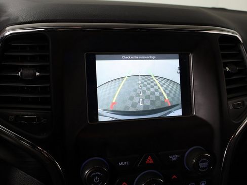 Used 2021 Jeep Grand Cherokee Laredo image 6