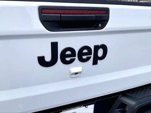 Used 2021 Jeep Gladiator Sport AWD/4WD image 25