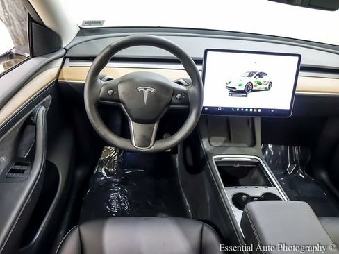 Used 2023 Tesla Model Y Long Range AWD/4WD image 3