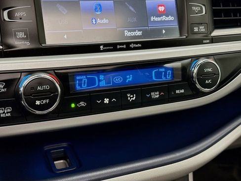 Used 2019 Toyota Highlander Limited Platinum AWD/4WD image 15