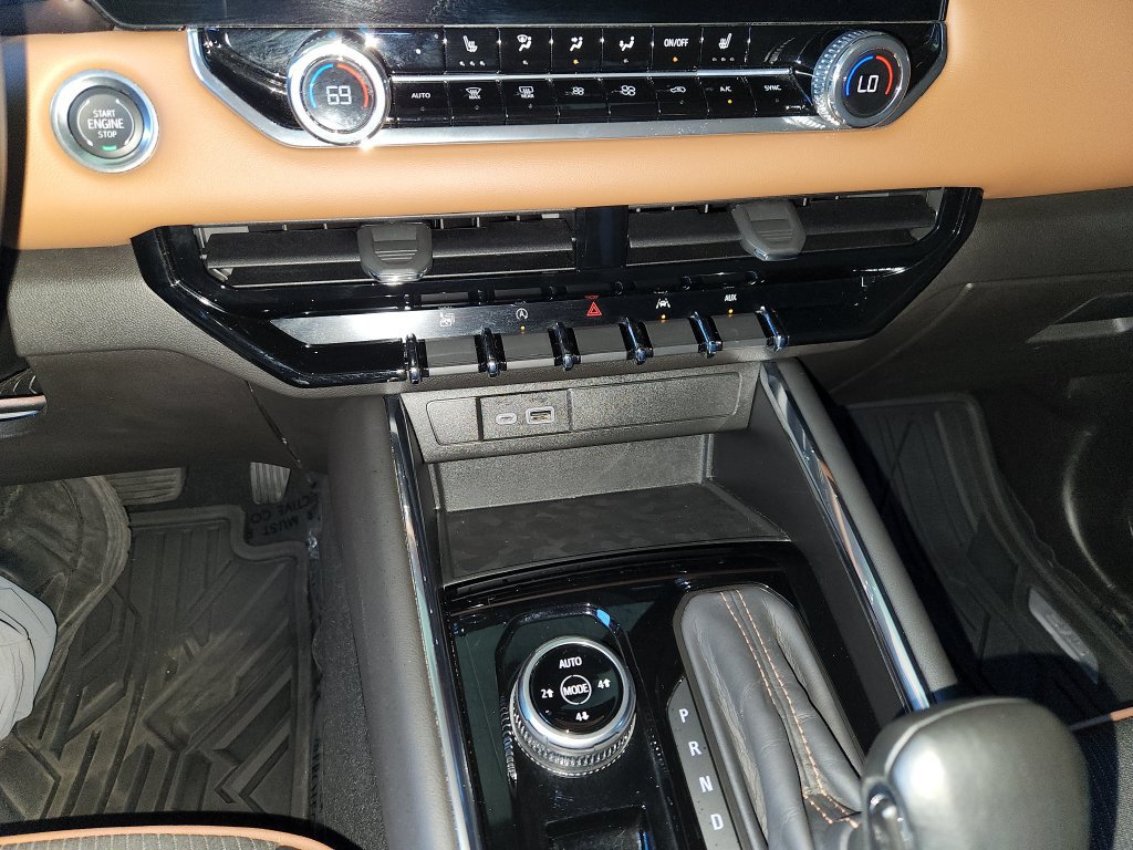 Used 2024 GMC Canyon AT4 w/ Technology Package AWD/4WD image 21