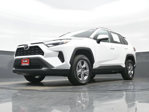 Used 2025 Toyota RAV4 XLE AWD/4WD image 28