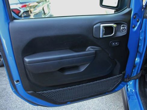 Used 2023 Jeep Wrangler Unlimited Rubicon AWD/4WD image 12