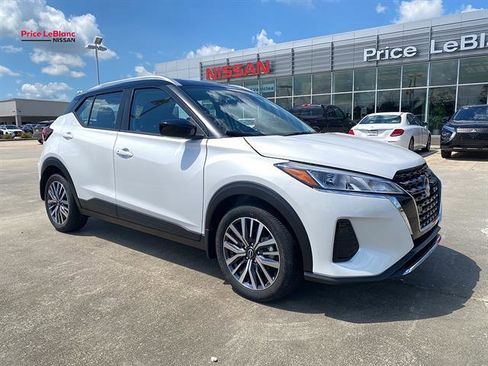 Used 2024 Nissan Kicks SV FWD image 1