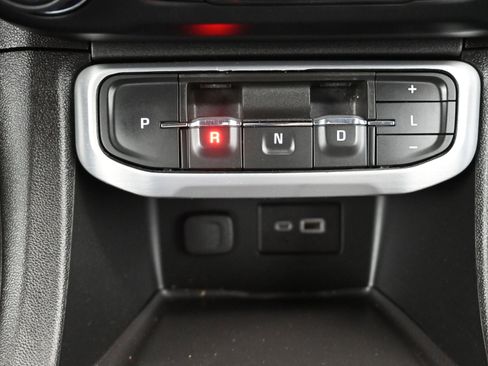 Certified 2023 GMC Acadia SLE image 15