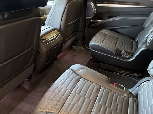 New 2026 Cadillac Escalade ESV Platinum Sport w/ LPO, ONYX Package AWD/4WD image 12