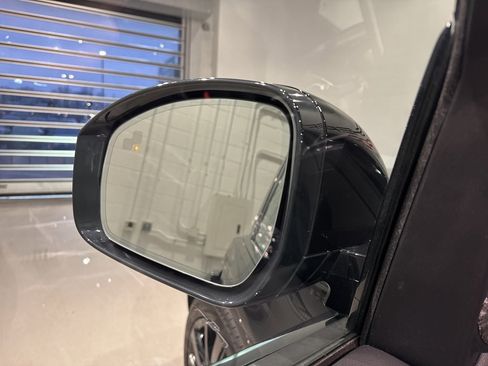 Used 2023 Land Rover Discovery S R-Dynamic image 13