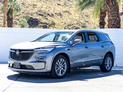 Used 2023 Buick Enclave Avenir w/ Avenir Technology Package AWD/4WD image 5