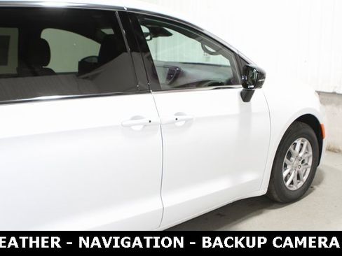 New 2026 Chrysler Pacifica Select image 34