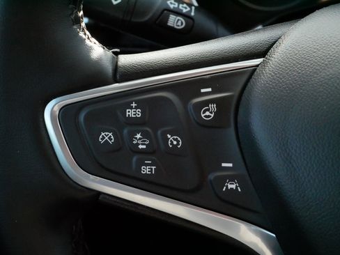 Used 2023 Chevrolet Equinox Premier image 25