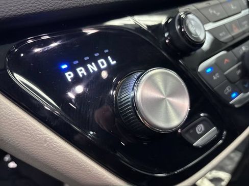 Used 2022 Chrysler Pacifica Touring-L FWD image 22