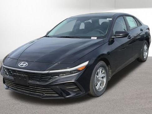 New 2026 Hyundai Elantra SE FWD image 4