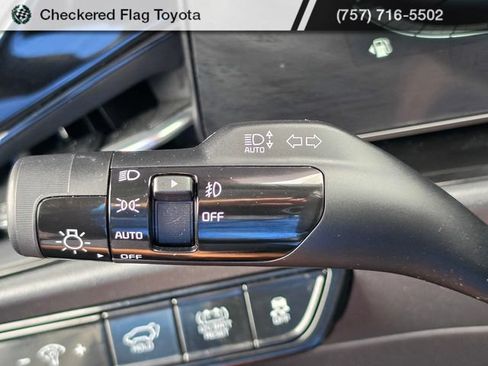 Used 2023 Kia Niro SX Touring FWD image 30