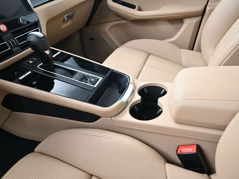 Used 2026 Porsche Macan image 22