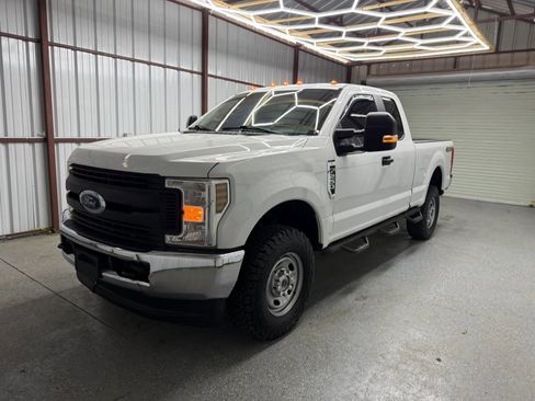 Used 2019 Ford F250 XL w/ XL Value Package AWD/4WD image 3