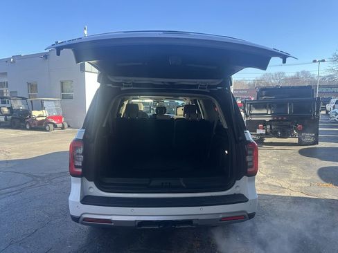 Used 2024 Ford Expedition Max Limited AWD/4WD image 9