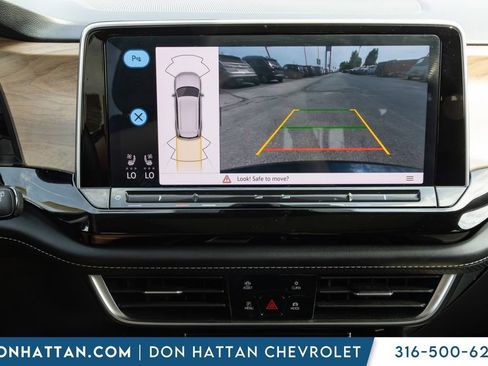 Used 2024 Volkswagen Atlas SE FWD image 8
