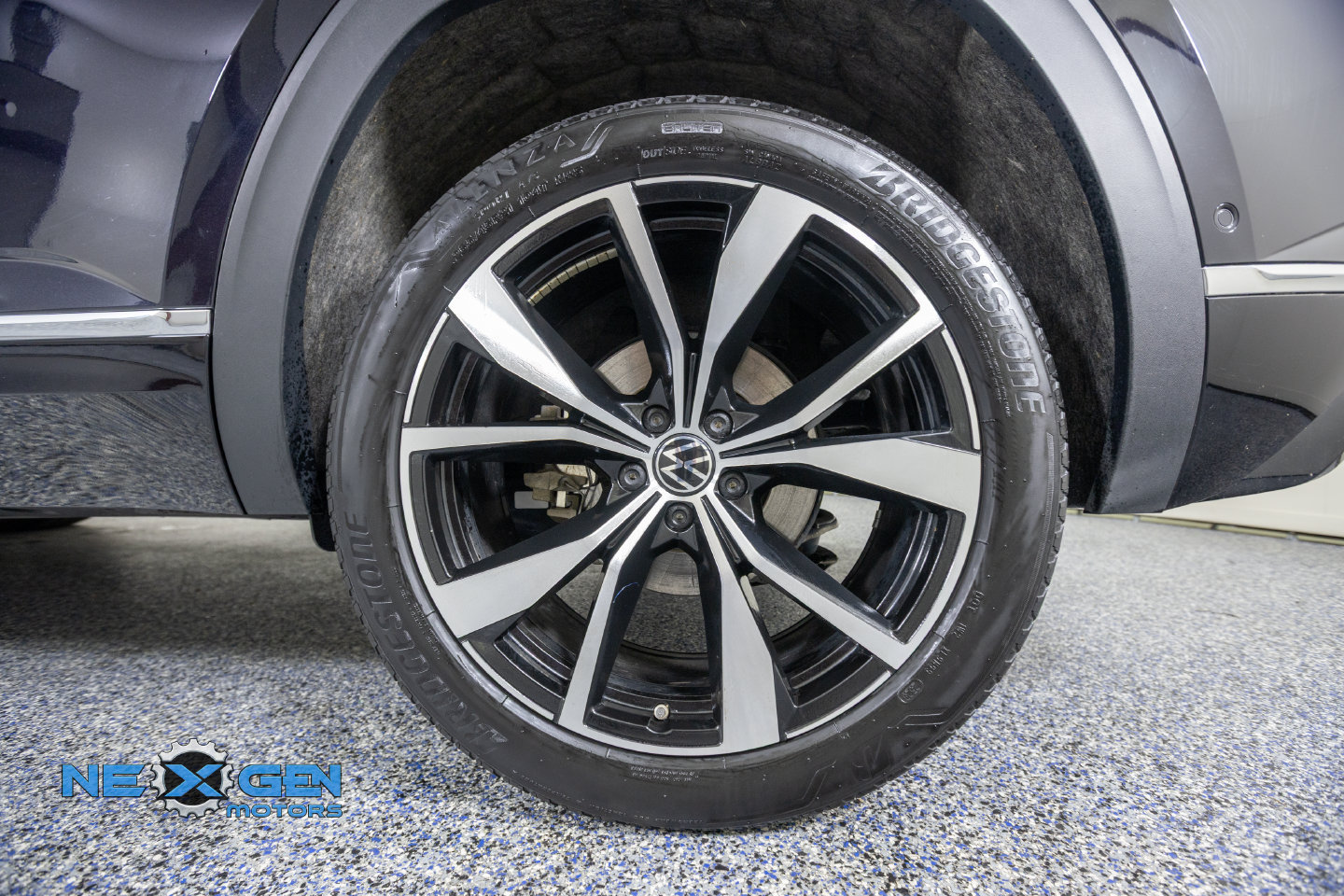 Used 2024 Volkswagen Atlas Cross Sport SEL Premium R-Line AWD/4WD image 48