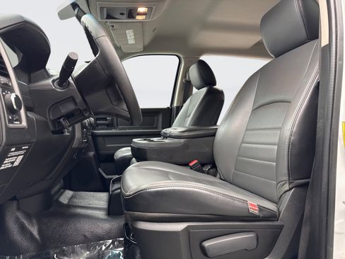 Used 2022 RAM 1500 Tradesman w/ Chrome Appearance Group image 11