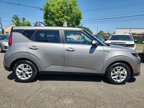 Used 2023 Kia Soul LX w/ LX Technology Package FWD image 7