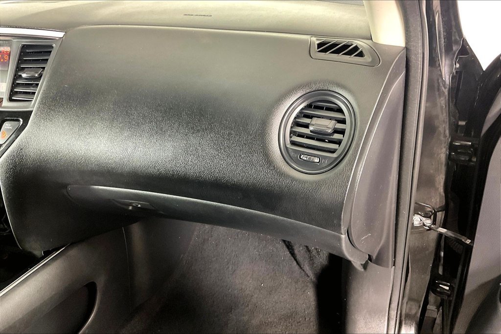Used 2014 Nissan Pathfinder S w/ Cargo Package FWD image 18