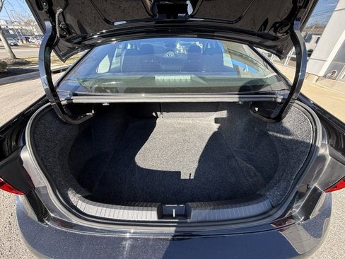 Used 2024 Volkswagen Jetta SE image 32