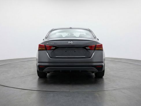 Used 2025 Nissan Altima 2.5 SV FWD image 7