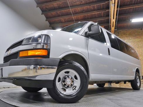 Used 2017 Chevrolet Express 3500 LT w/ LT Preferred Equipment Group image 3