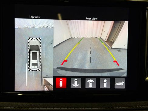 Used 2022 Chrysler Pacifica Limited w/ Uconnect Theater Family Group image 15