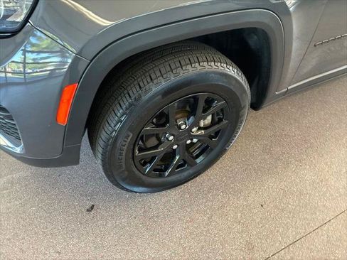 Certified 2024 Jeep Grand Cherokee Altitude AWD/4WD image 4