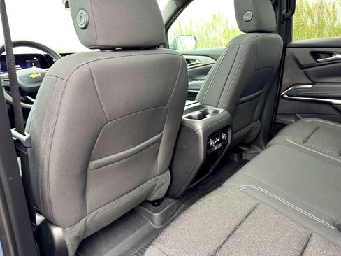 Used 2025 Chevrolet Traverse LT w/ Sun and Wheel Package image 20