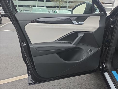 New 2026 Volkswagen Tiguan SE image 12