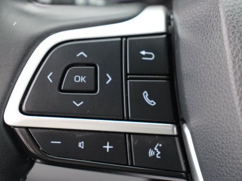 Certified 2022 Toyota Highlander XLE image 28