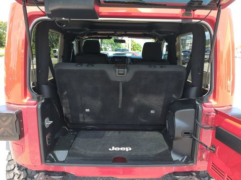Used 2011 Jeep Wrangler Sahara w/ Connectivity Group AWD/4WD image 21