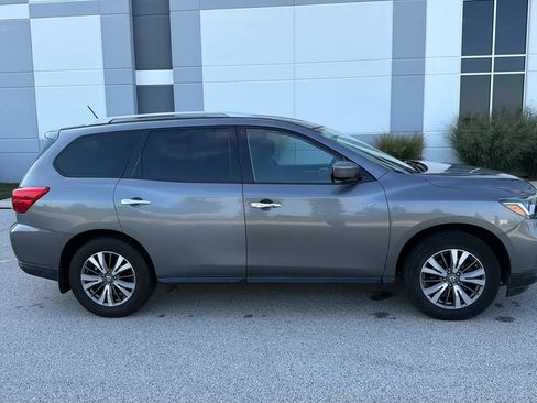 Used 2017 Nissan Pathfinder S FWD image 4